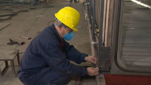 大寫(xiě)的贊 杭州富陽(yáng)這兩家企業(yè)開(kāi)足馬力生產(chǎn)防護(hù)用品