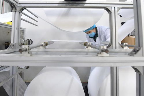 河北唐山 加緊生產(chǎn)防護(hù)用品 助力抗擊肺炎疫情