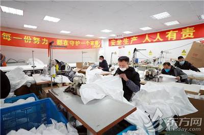 探訪上海防護(hù)服生產(chǎn)車間:5天從無(wú)到有 7天產(chǎn)能翻六倍