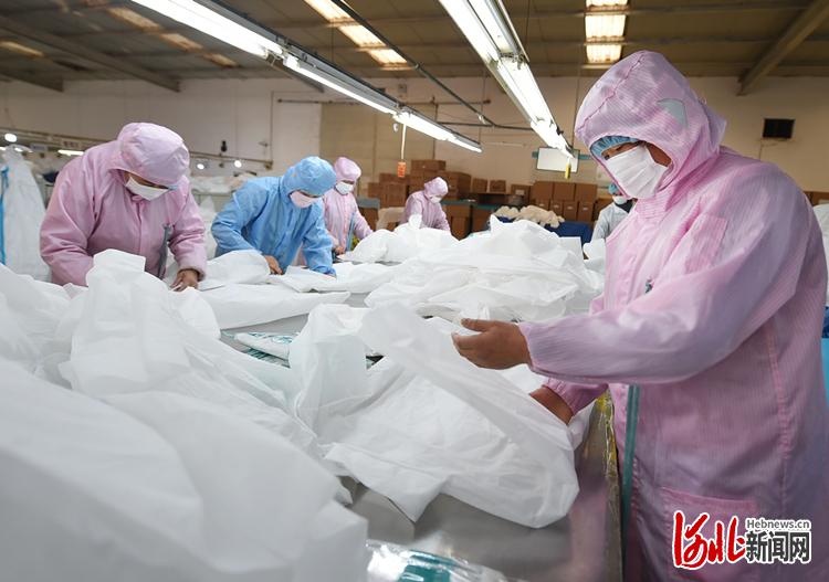 河北省開足馬力加快醫(yī)藥及醫(yī)療器械急需物資生產，全力保障防護用品供應